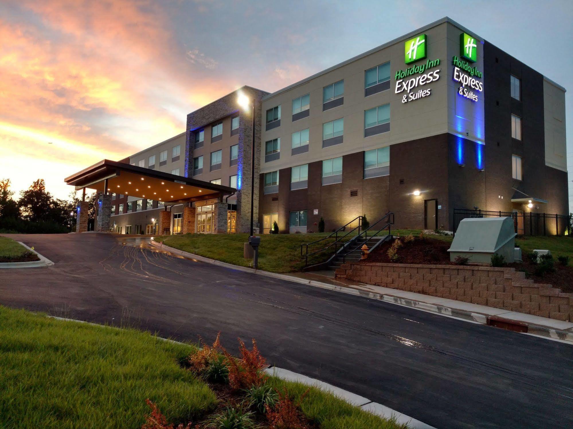 Express & - Ne - Area By Ihg Hotel Charlotte