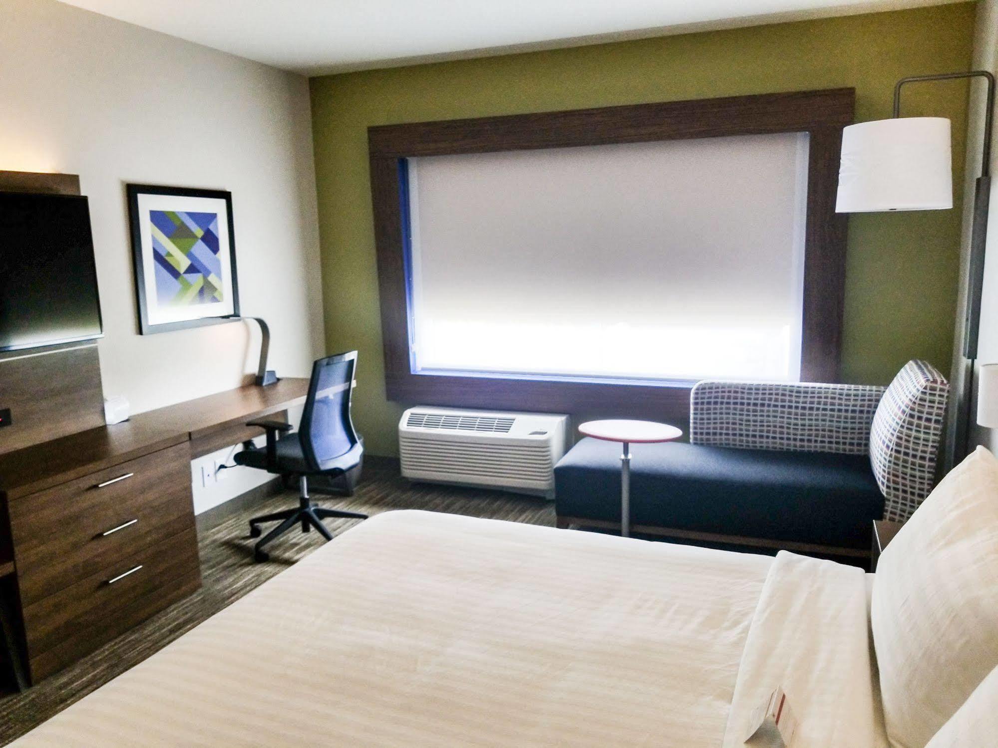 Express & - Ne - Area By Ihg Hotel Charlotte