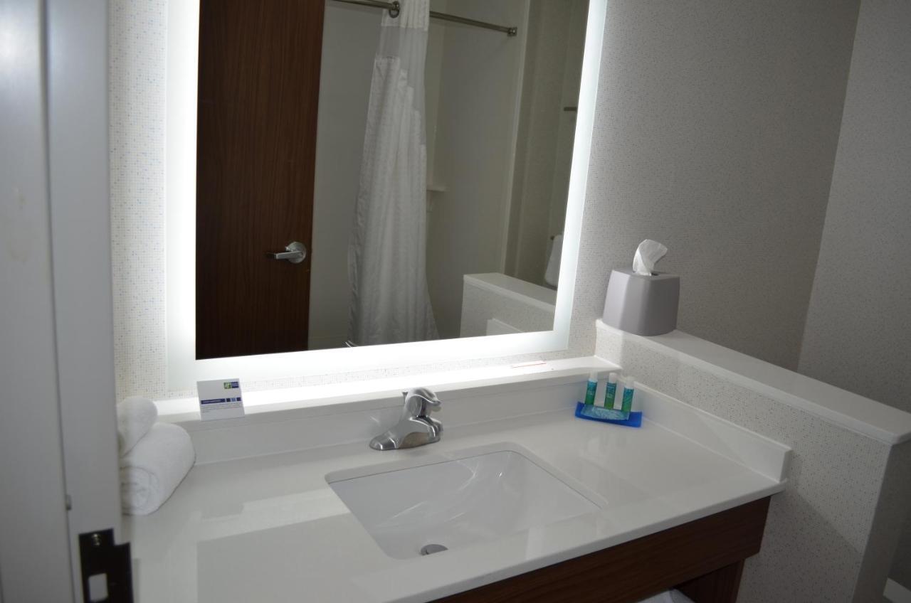 Express & - Ne - Area By Ihg Hotel 3*