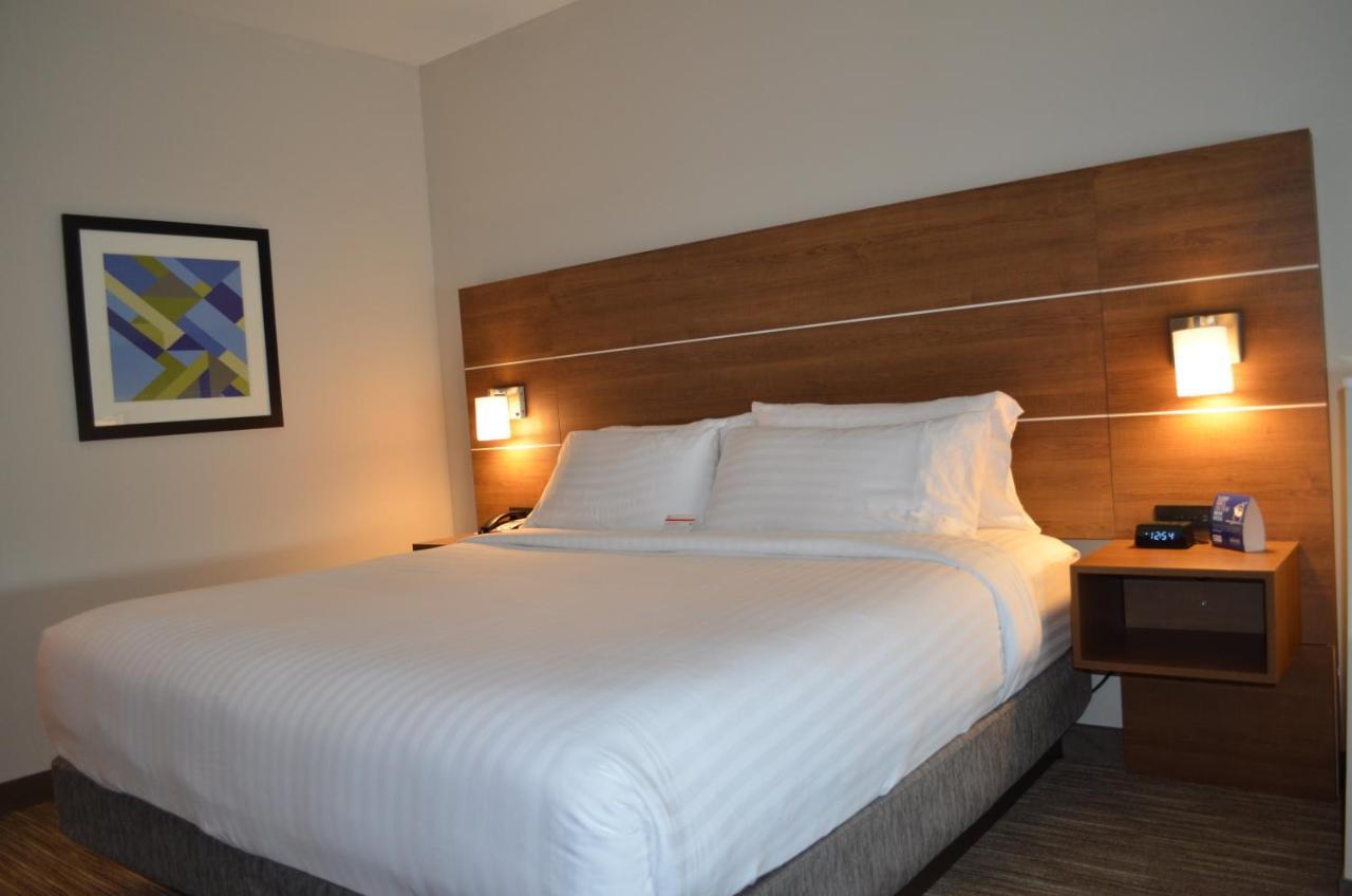 Express & - Ne - Area By Ihg Hotel